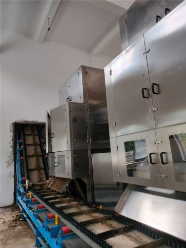 云南某污水處理廠訂購的2臺一體式污泥深度脫水機(jī)，已投入使用啦！